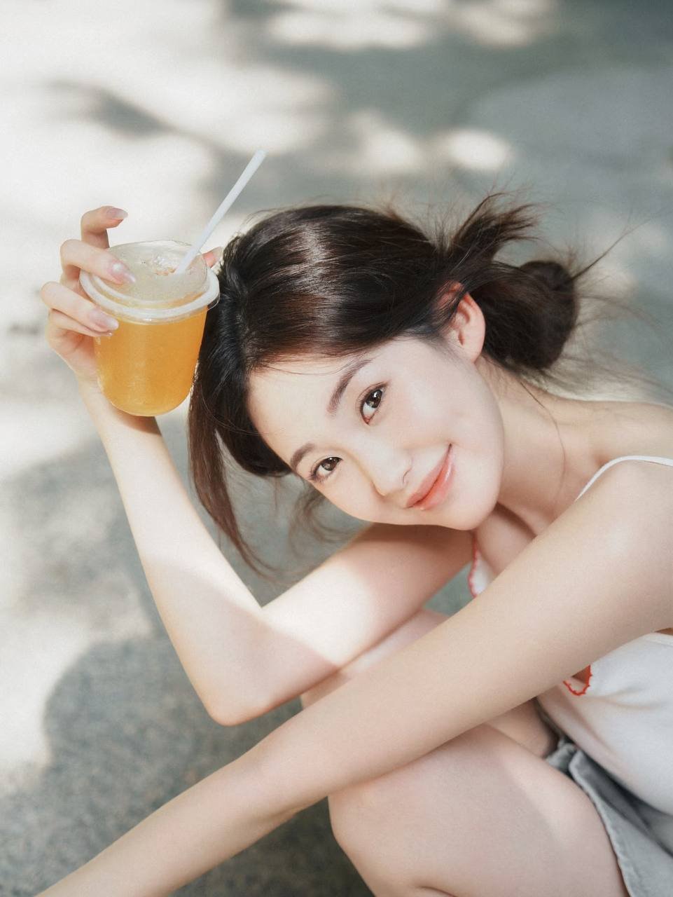 在汕头小公园海滨约会的瞬间，感受人生阶段的不确定