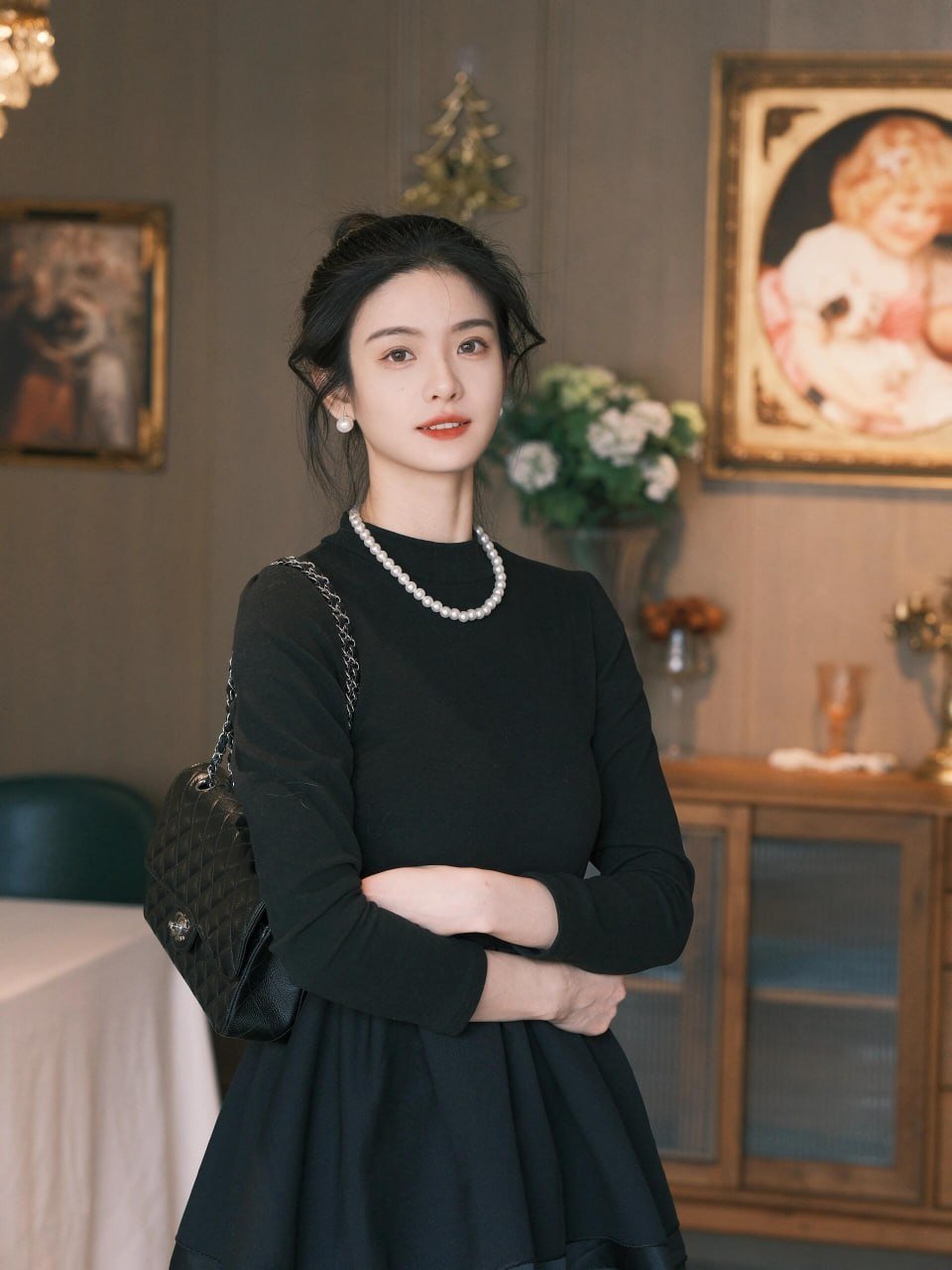 从包养关系模式到糖爹经济圈层的深度剖析：现代城市中的情感与经济交织