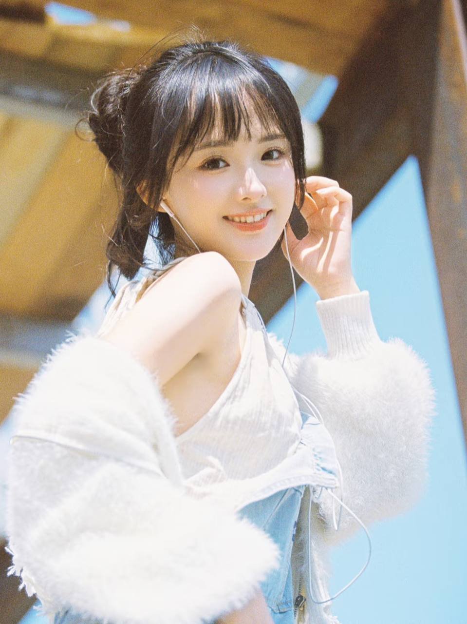 在深圳的夜晚邂逅糖宝：一场关于包养与情感的深层探讨