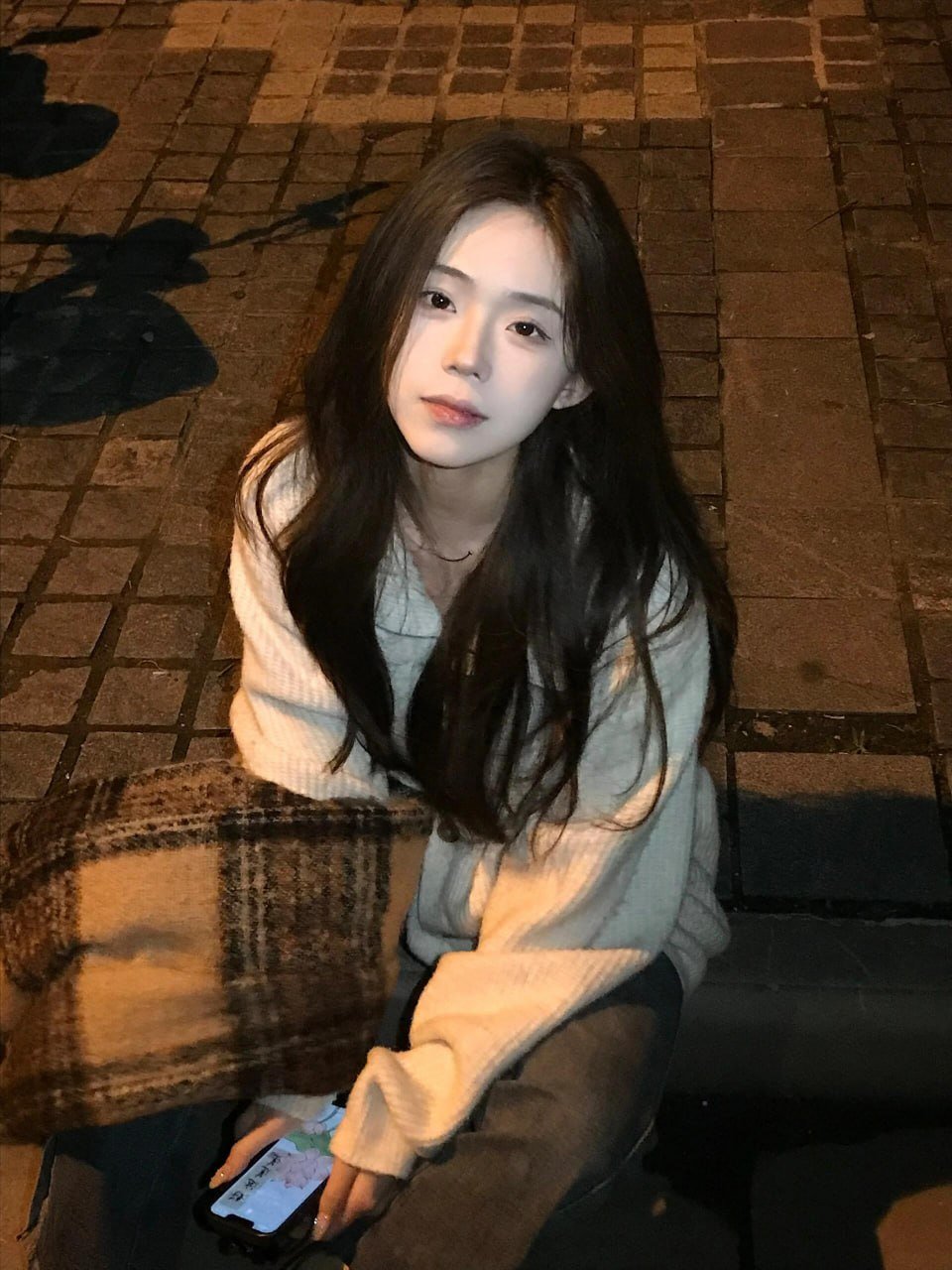 在城市的灯火中探寻包养与关系的微妙平衡