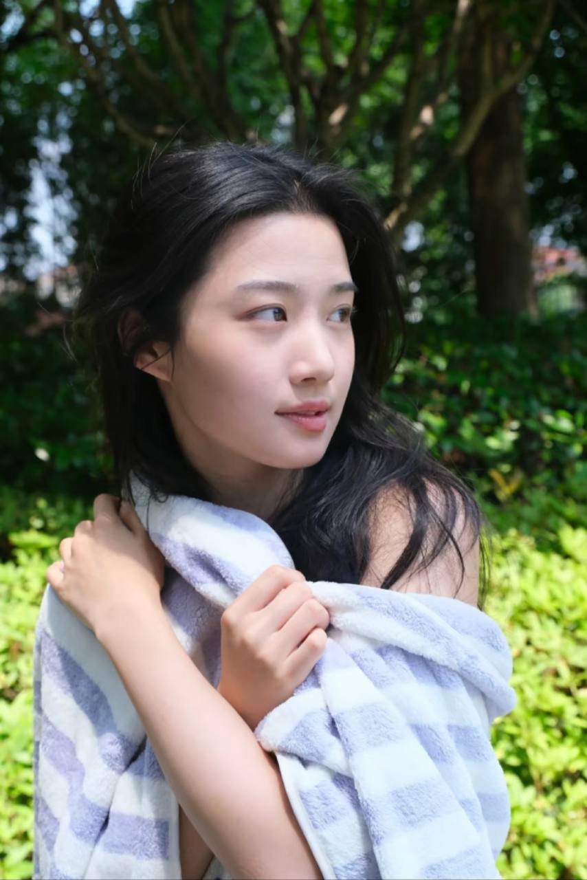 揭秘办公室恋情：现代职场中的包养现象