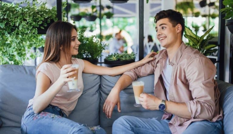 20个不让人感到压力的秘诀，教你如何在第一次约会后保持对方的兴趣