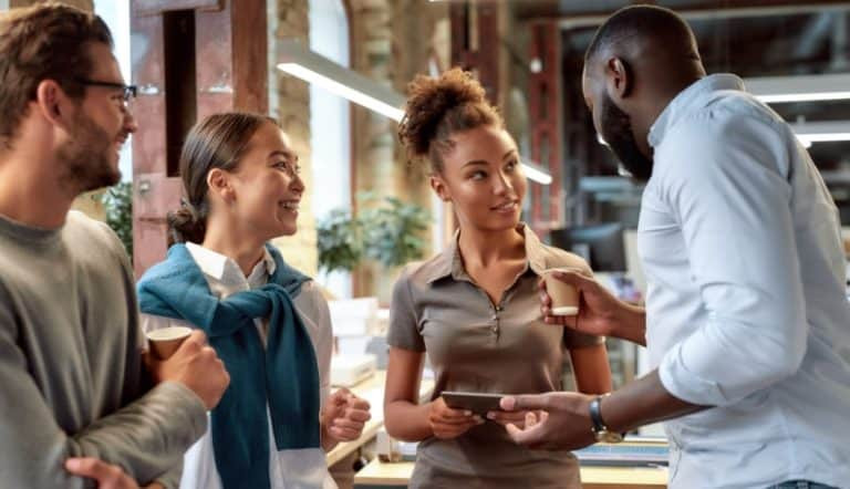 与女生聊天的52个技巧与话题，助你轻松约会